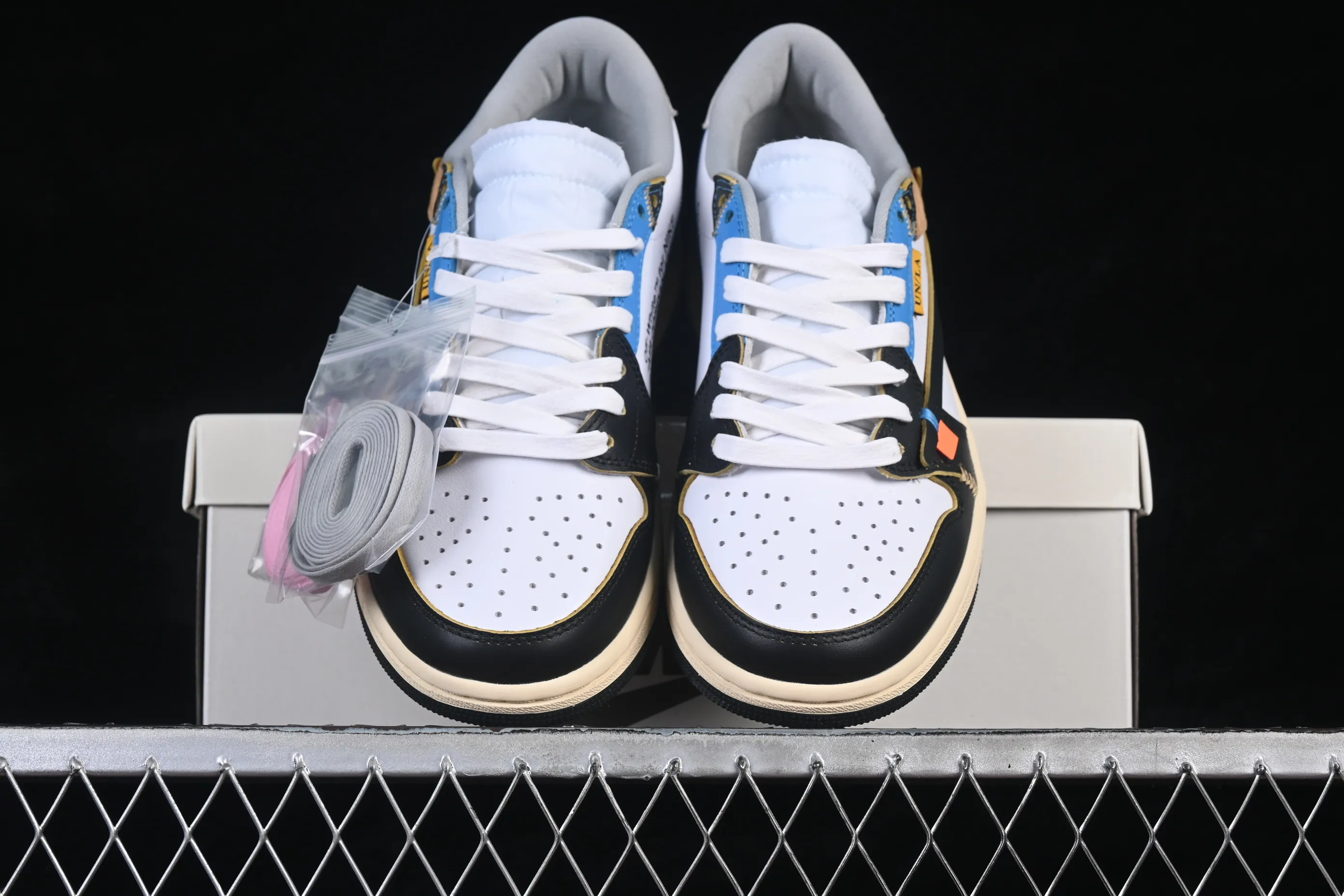 All Categories Air Jordan Jordan Series Basketball Shoes Air Jordan 1 Low Travis Scott x Air Jordan 1 Low OG AJ1 Joe 1 Joint Overhead XZ6868-006